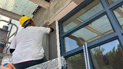 老旧厂区外墙翻新：防水装饰一体化涂料