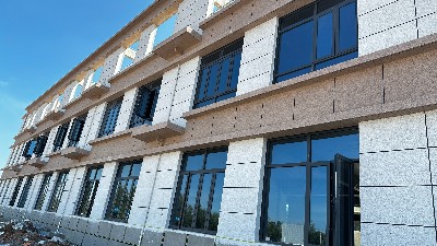 厂房外墙施工翻新：费用高低由基层情况决定