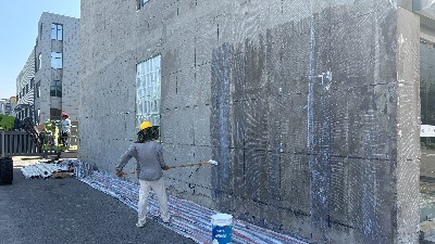 老旧厂区外墙施工翻新：反射隔热涂料助力保温升级